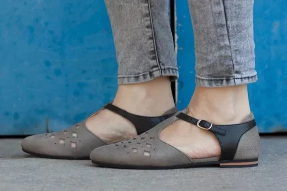 2019 Spring New Hollow Out Women Shoes Pointed Toe Flat Leather Casual Female Fashion Woman Plus Size 43 H122 | Обувь