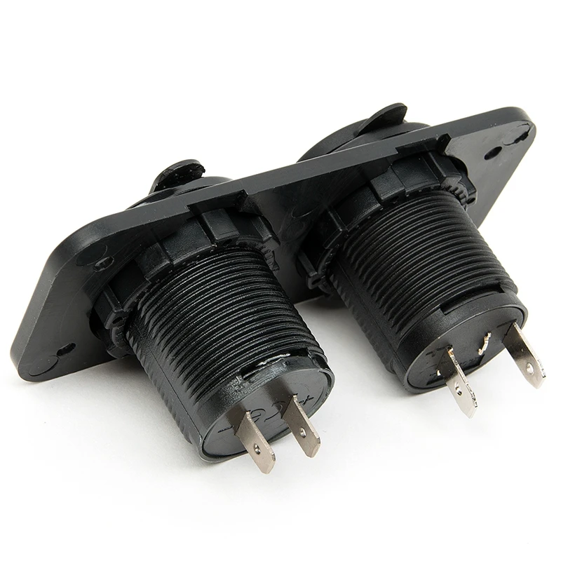 Автомобильное зарядное устройство с 2 портами USB и гнездом прикуривателя +