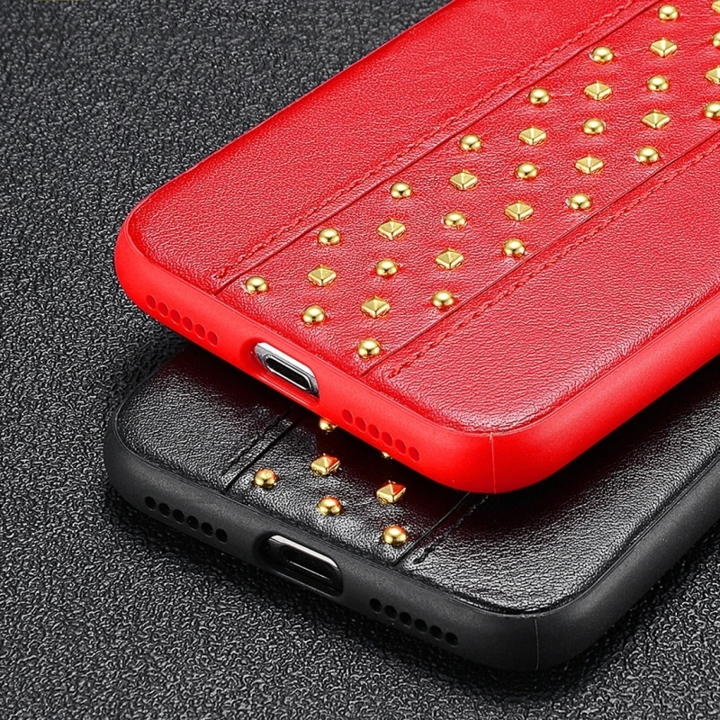 Роскошный стильный защитный чехол из ТПУ и кожи с заклепками для iPhone XS / X Max
