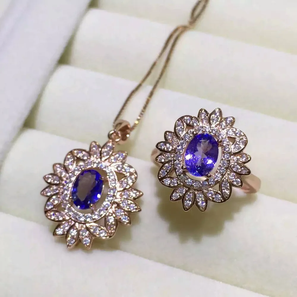 

Женский ювелирный комплект из кольца и подвески, из серебра 925 пробы