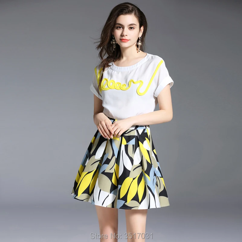 Весной 2018 женщин модное платье и костюм для досуга оснащен с круглым воротником