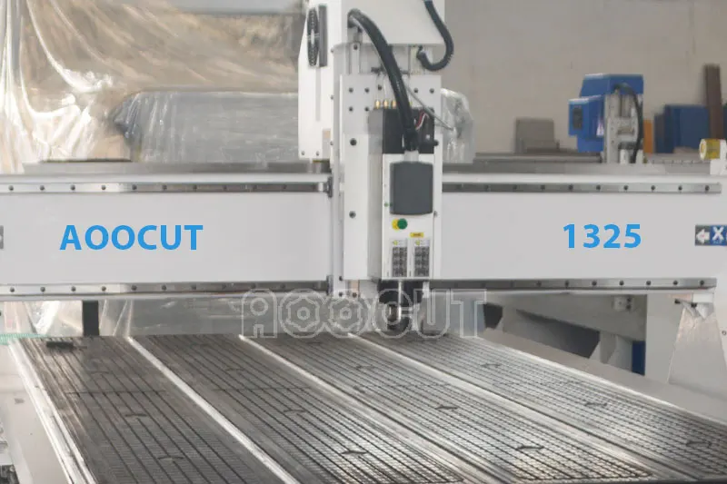 Деревянные двери дизайн Aoocut 1325 cnc маршрутизации машина дешево для резьбы |