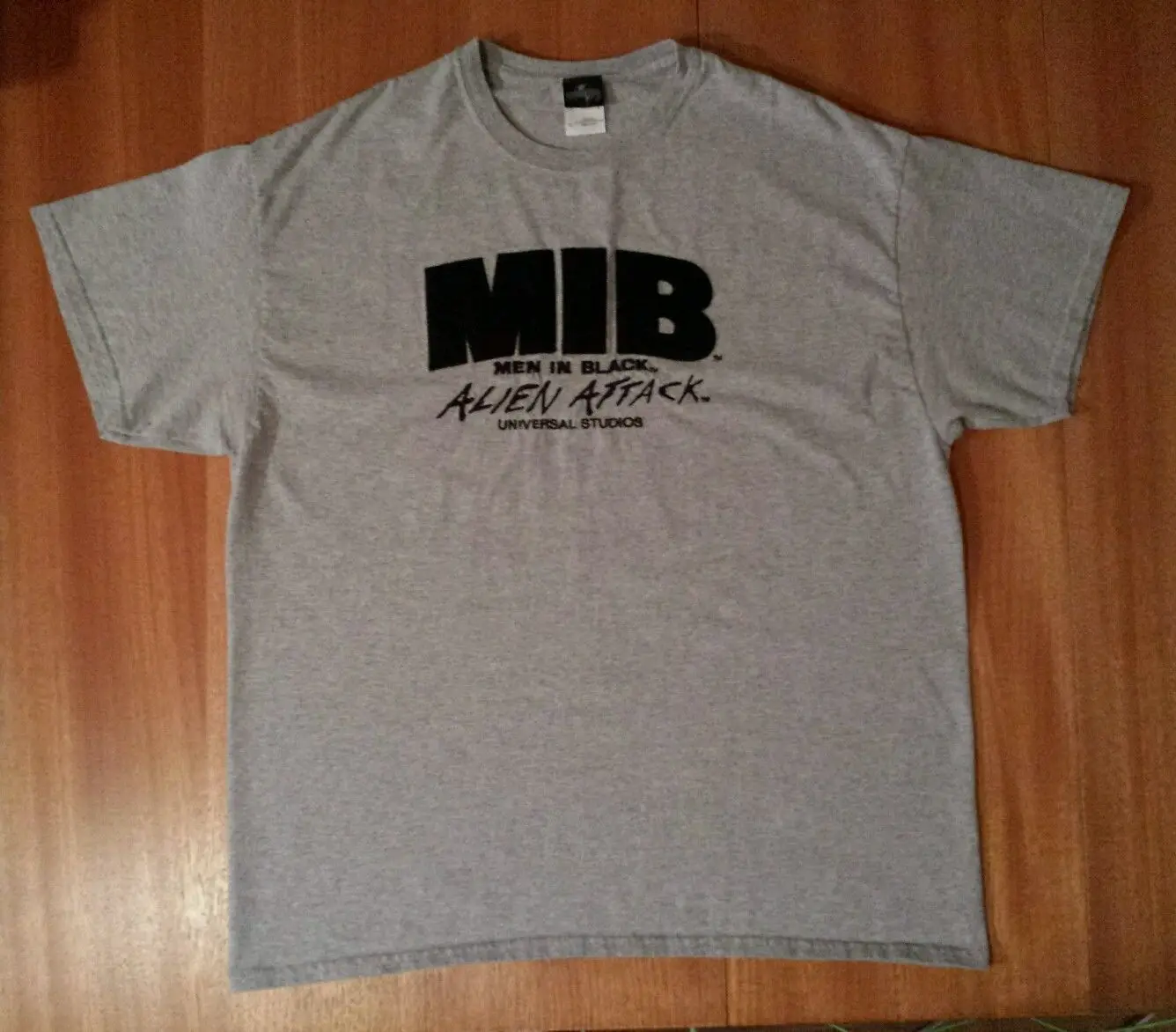

NWOT UNIVERSAL STUDIOS MIB MEN IN BLACK ALIEN ATTACK GRAY T-SHIRT XL Loose Black Men T shirts Homme Tees