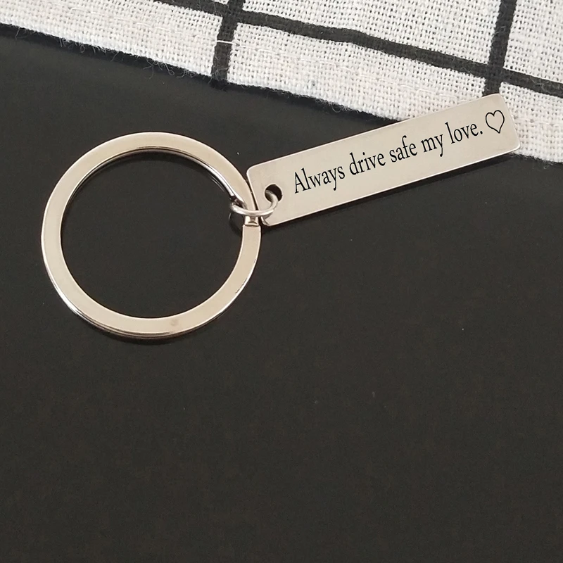 Изготовленные на заказ брелоки с гравировкой в стиле бойфренда/девушки всегда за