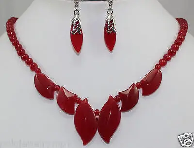Комплект ювелирных украшений ожерелье и серьги из красного нефрита> Часы с