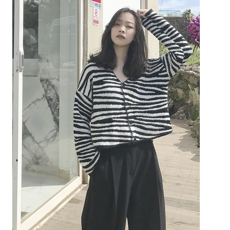Autumn Women's Button Cardigan Sweater Korean Zebra Stripe Pattern 2018 New Knitting Top |