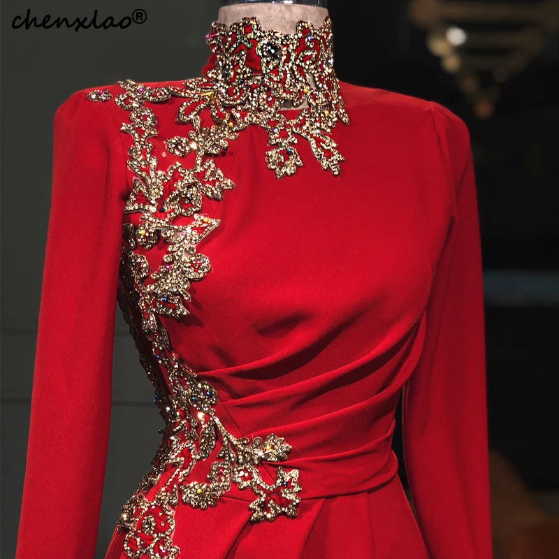 Новые красные вечерние платья с высоким воротником длинными рукавами и бисером