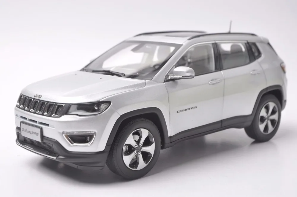 1:18 литая под давлением модель для Jeep COMPASS 2017 серебряная игрушка внедорожника