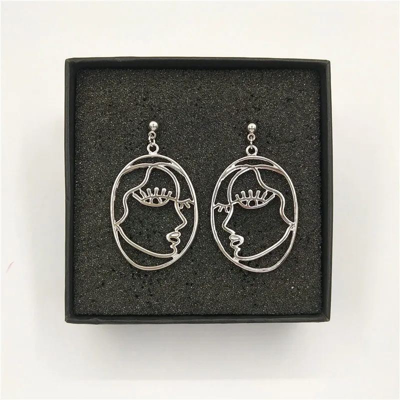 Женские серьги с объемными линиями металлические для макияжа