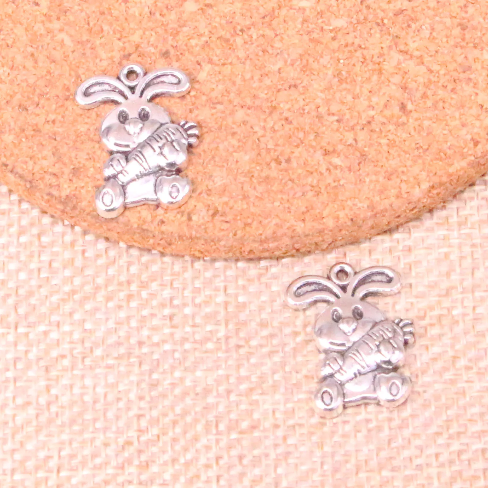 12 шт. античный серебряный кролик с морковкой пасхальные амулеты ювелирные