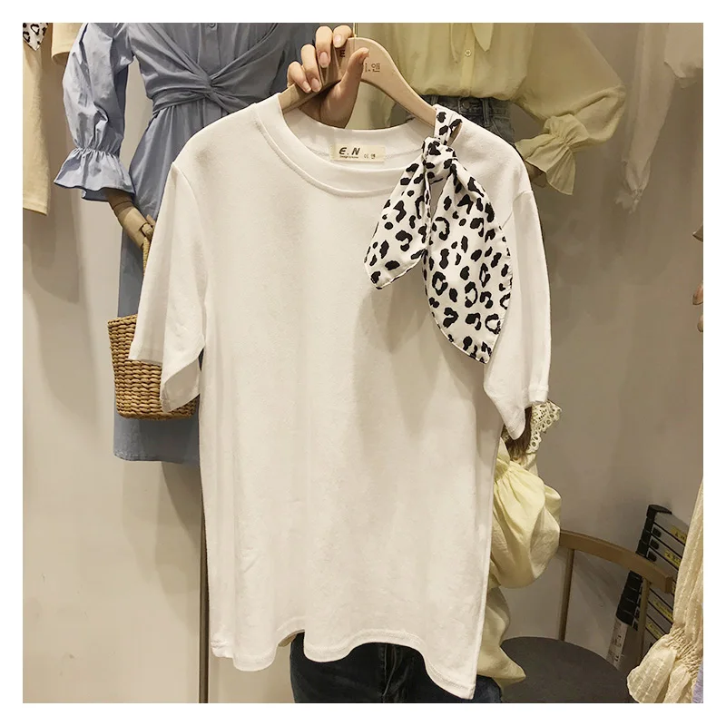 Новинка лета 2019 Корейская Свободная Женская футболка с леопардовым вырезом