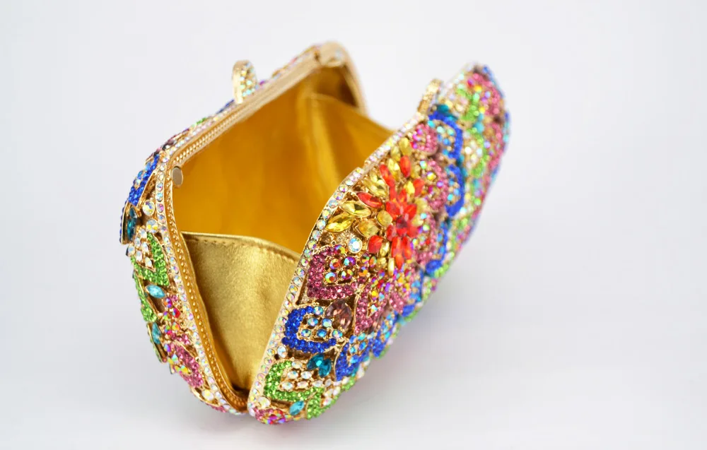 Синего цвета со стразами идеально сочетаются с нарядным банкетный мешок кулон