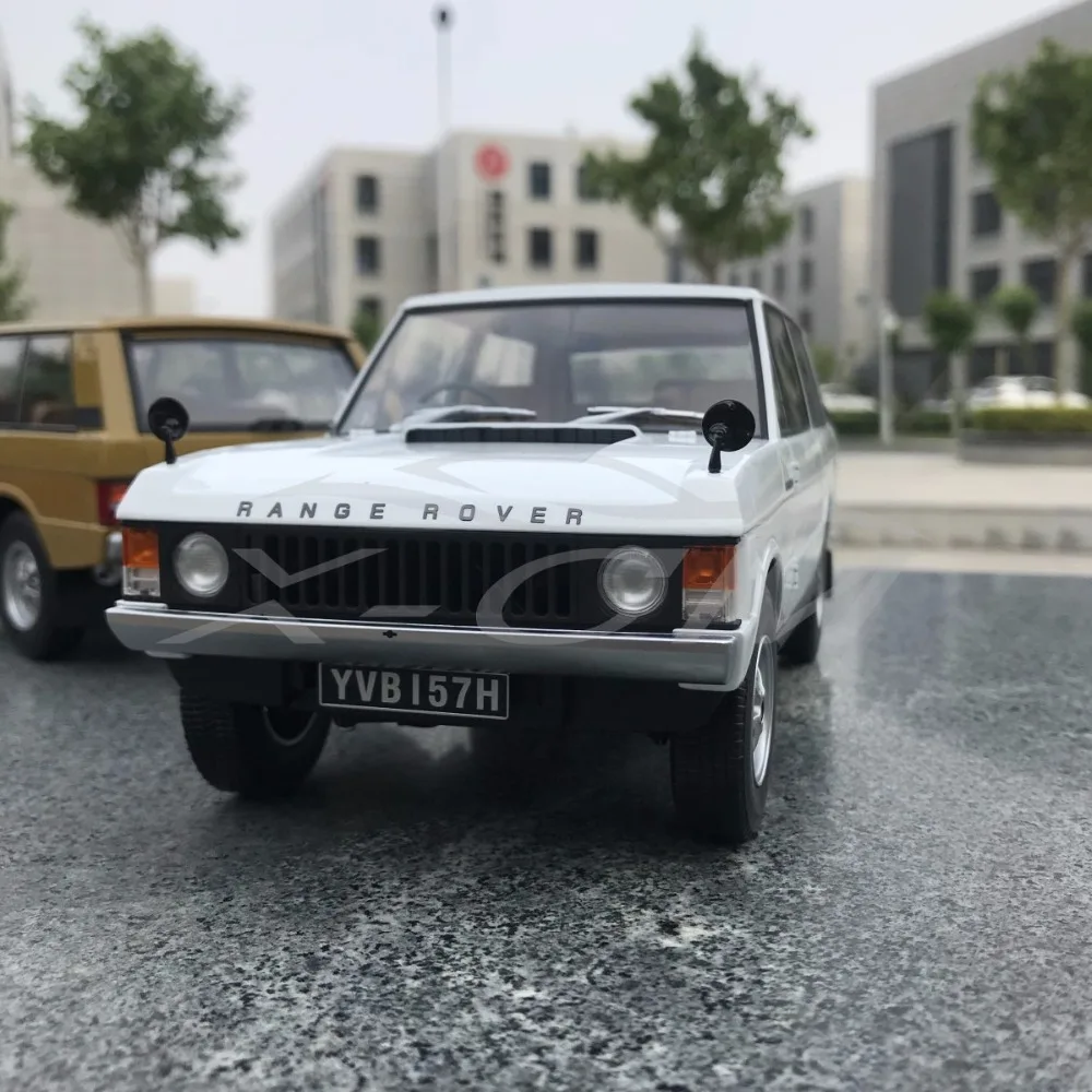 Литая под давлением модель автомобиля почти настоящая 1970 1:18(белый)+ маленький подарок