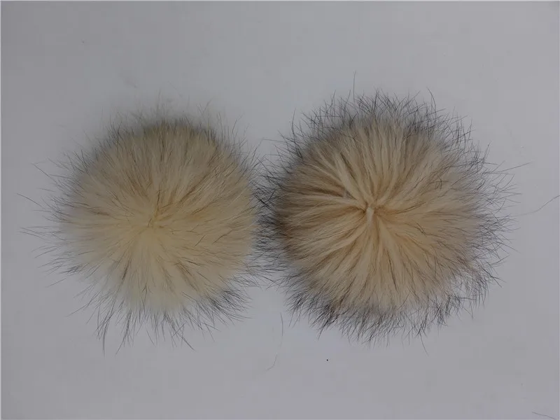 10pcs/lot Wholesale Detachable Big Real Raccoon Fur Pom pom For Knitted Beanies Caps Hats and Keychain Garments Gift