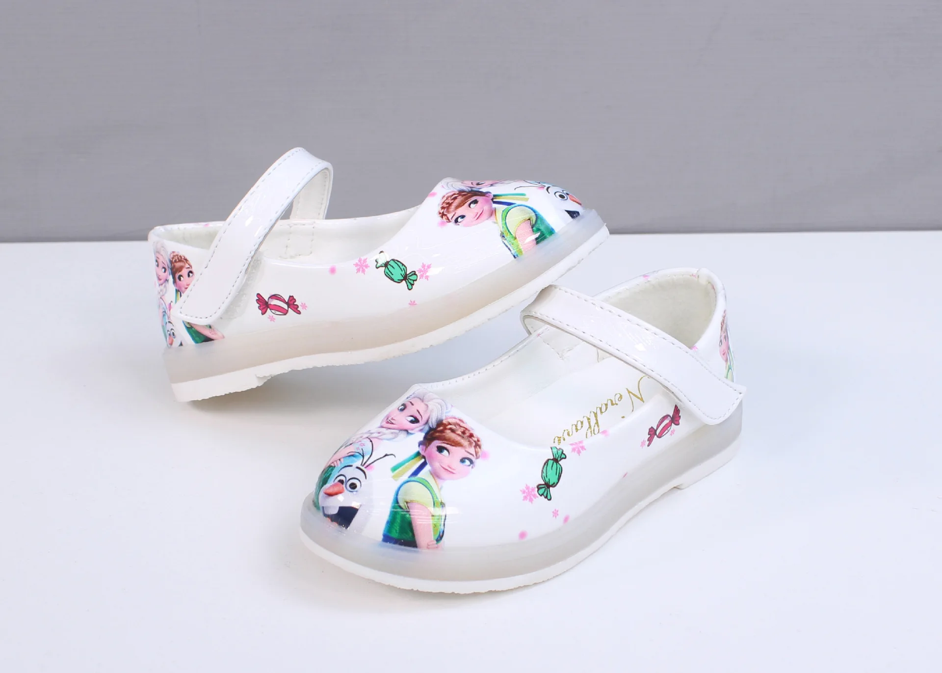Подростковая обувь для маленьких девочек с рисунком из мультфильма Холодное