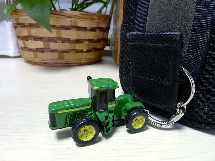 Брелок Deere 9630 в виде трактора креативный подарок подвеска для сумки золотой