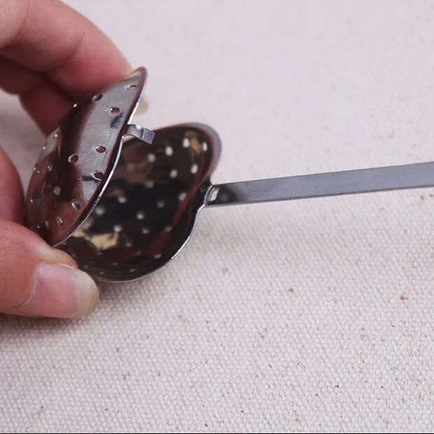 Бесплатная доставка 1 шт. в форме сердца ложка-ситечко для чая ситечко из