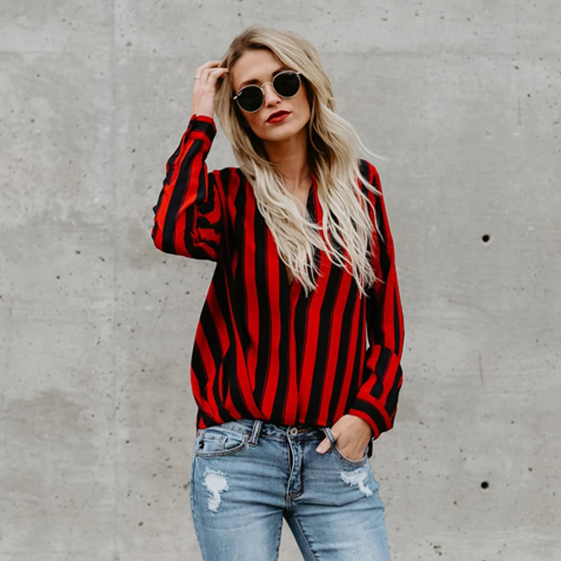 Женская блузка в полоску с длинным рукавом и треугольным вырезом для офиса на