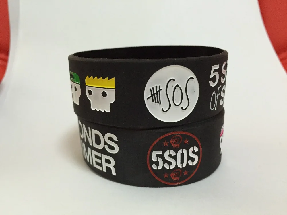 Силиконовый браслет 5SOS 5SECONDS летом Debossed заполнено с логотипом 1 шт. бесплатная