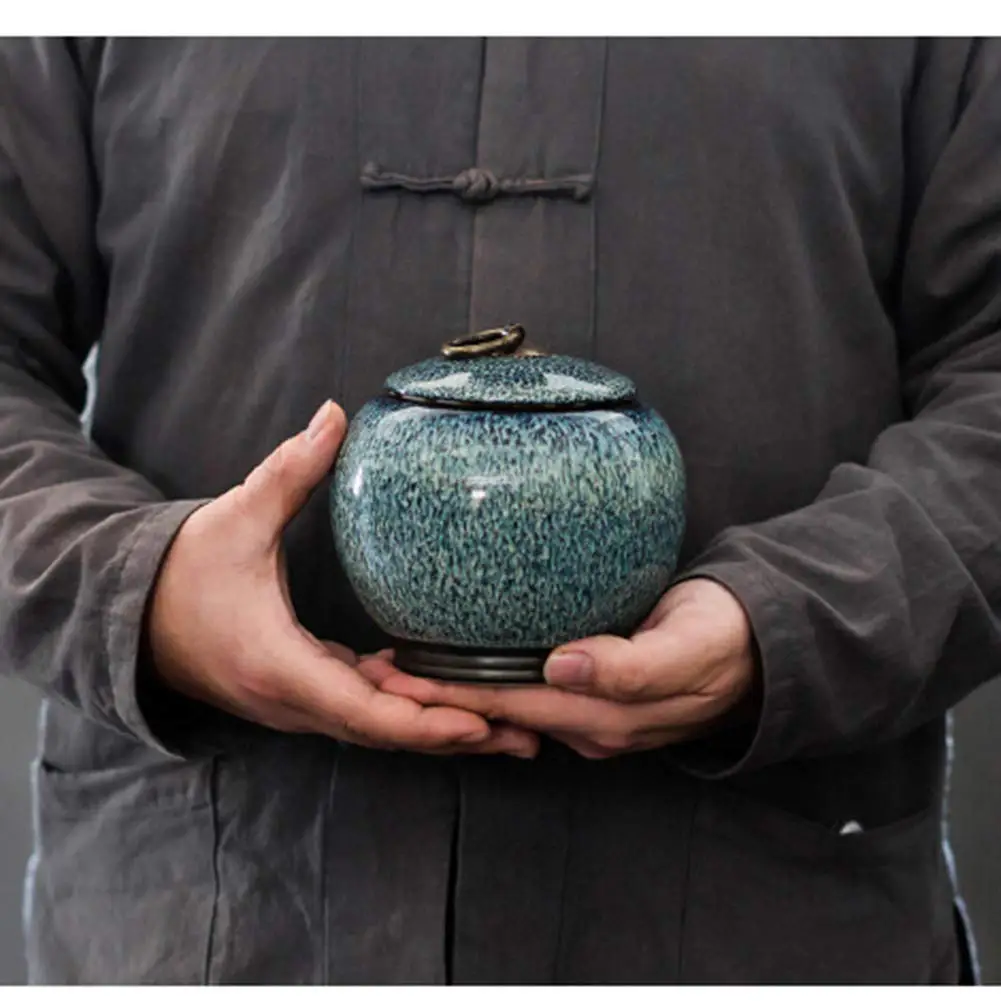 Горсть пепла. Пепел. Нижегородский крематорий урны с прахом. Прах предмет. Урны ритуальные.