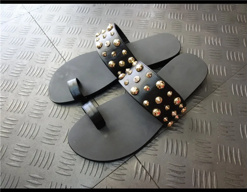 

Leisure Flip flops Real leather Thong Summer Slippers for men Beach Sandals With Spike Rivets