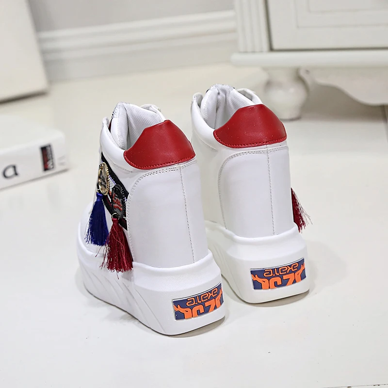 Летняя женская обувь на платформе 2018 Скрытая каблук Повседневное увеличивающие