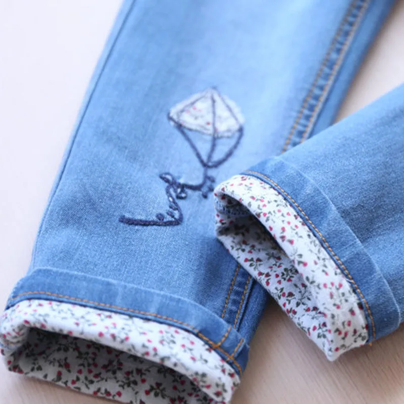 От 2 до 8 лет штаны для девочек Джинсы женщин Новинка 2017 года повседневные джинсы