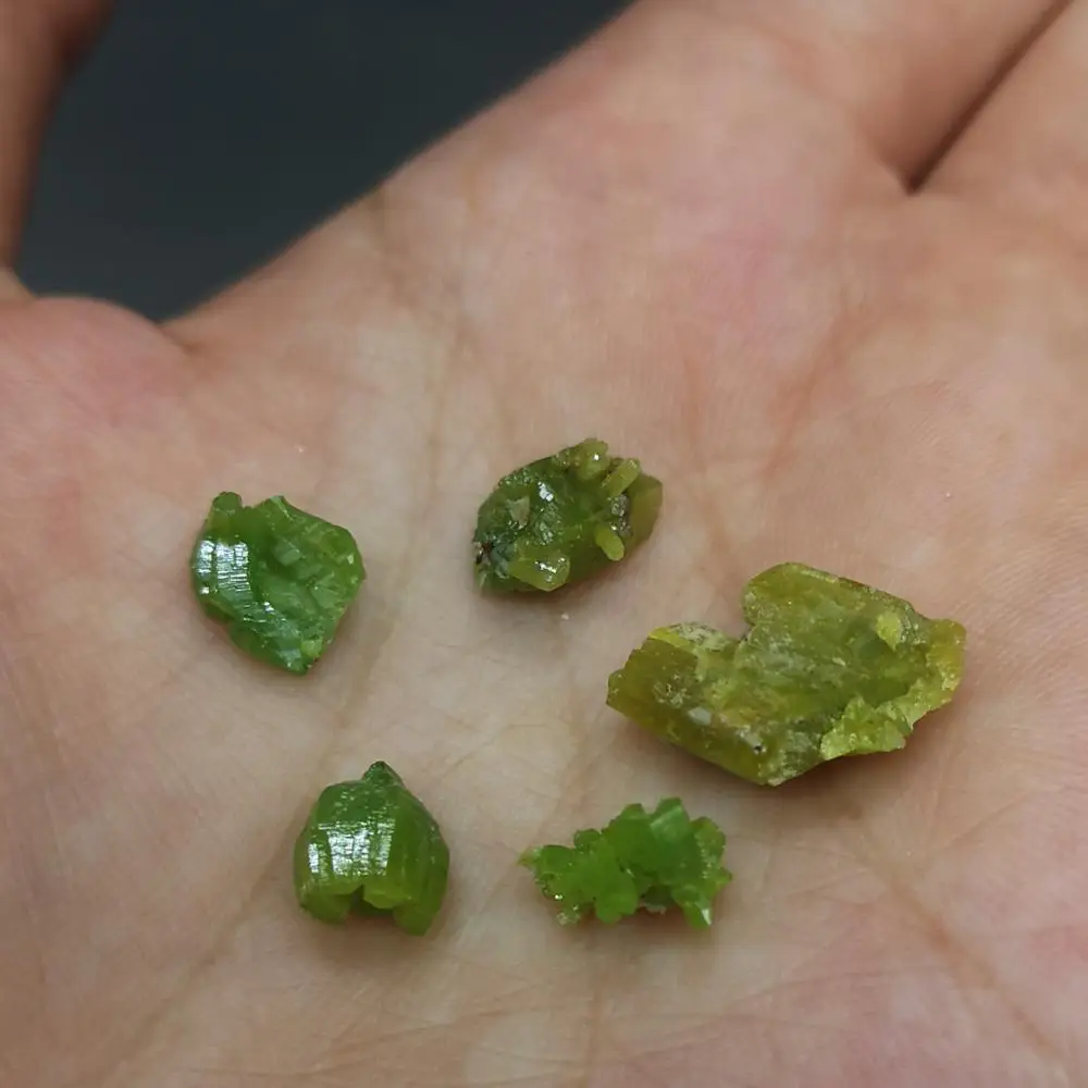 Five Natural stones and crystals natural Pyromorphite mineral specimen collection gemstones quartz from China