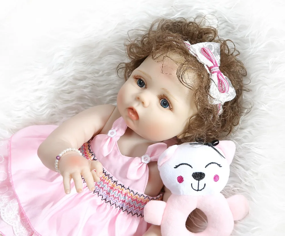 NPKCOLLECTION 56 см полный корпус slicone reborn baby doll девочка bebe Кукла reborn Ванна игрушка ручной корни вьющиеся волосы Анатомически правильные