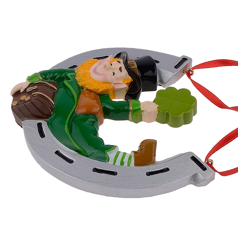 Ирландский эльф Рождества из смолы с персонализированным глянцевым подковой как подарок или украшение для дома.