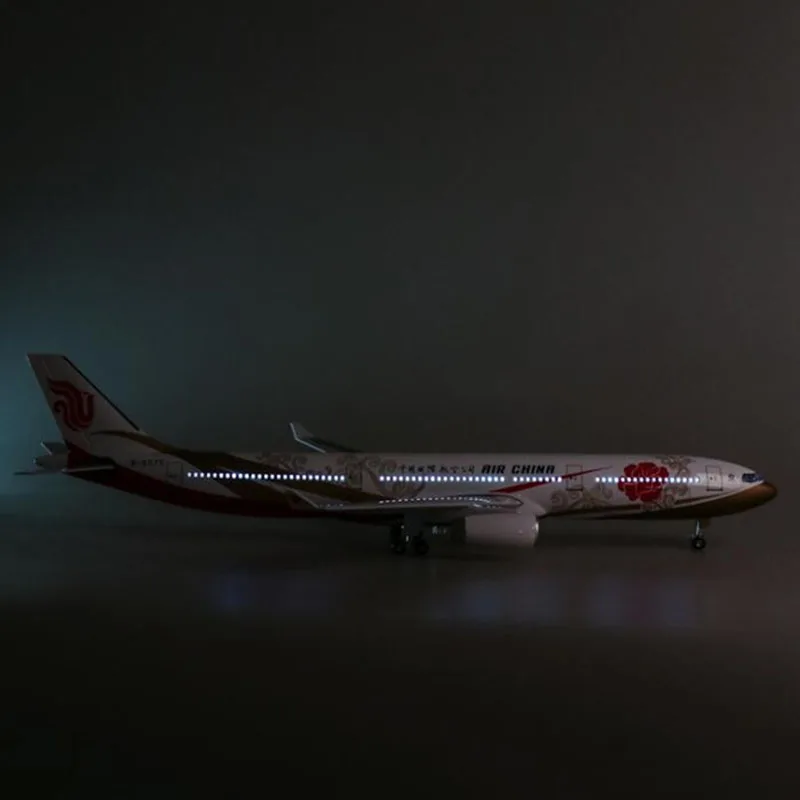 with light 47 см 1:135 масштаб Airbus A330 модель AIR China Airlines Airway W база фары колеса Смола самолет коллекционная игрушка Коллекция - Цвет: with light