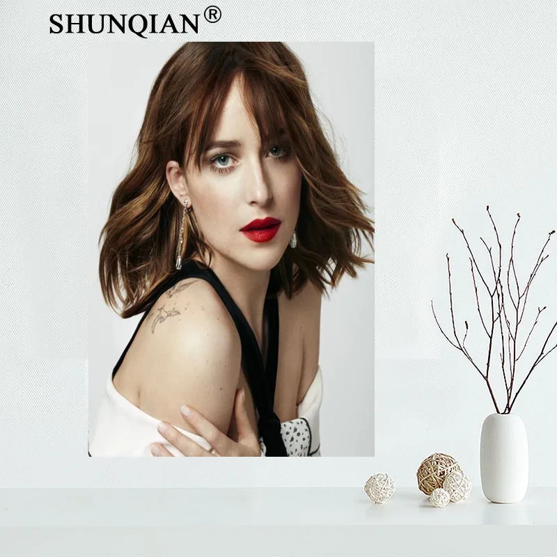 

Новинка 2018, тканевый плакат Dakota Johnson для домашнего декора, рисование на заказ, печать вашего дизайна для друзей