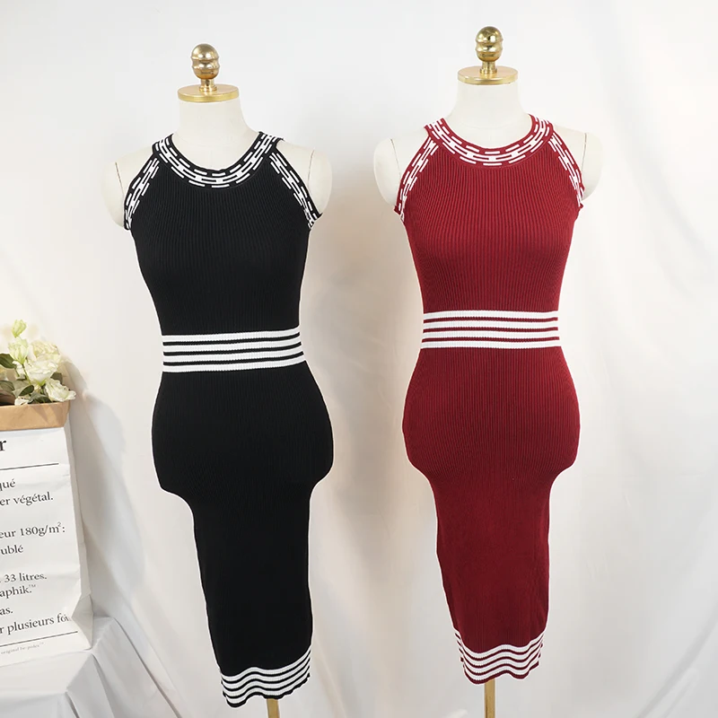 Женское длинное трикотажное платье на бретельках облегающее без рукавов модель