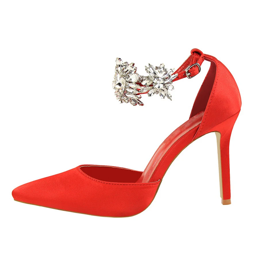 Red Heels Элегантный Стразы Для женщин женские туфли-лодочки на высоком каблуке шелк острый носок Туфли с ремешком и пряжкой; туфли на шпильке; свадебные женские туфли-лодочки с украшением в виде кристаллов обувь для вечеринок Для женщин - Цвет: Red Heels