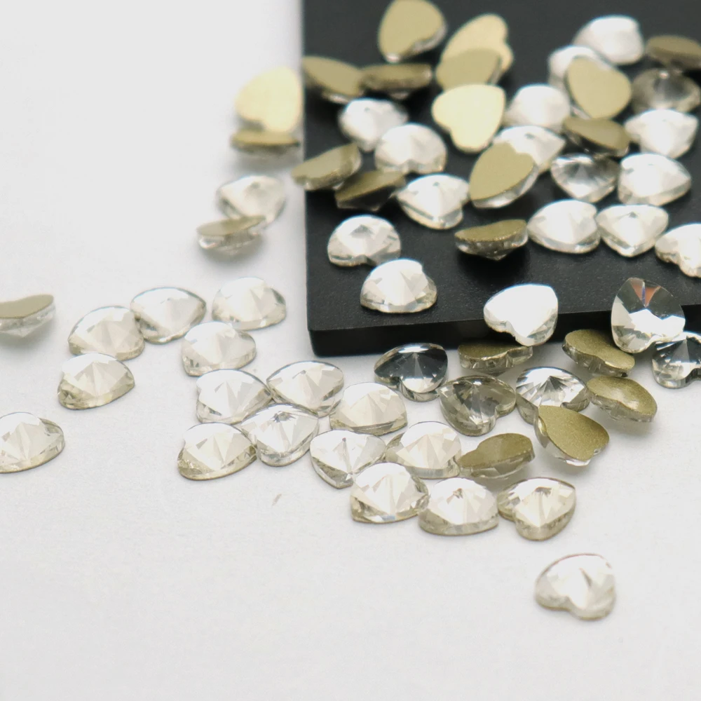 Стразы для ногтей стеклянные плоские сердца 6 мм без горячей фиксации белые камни