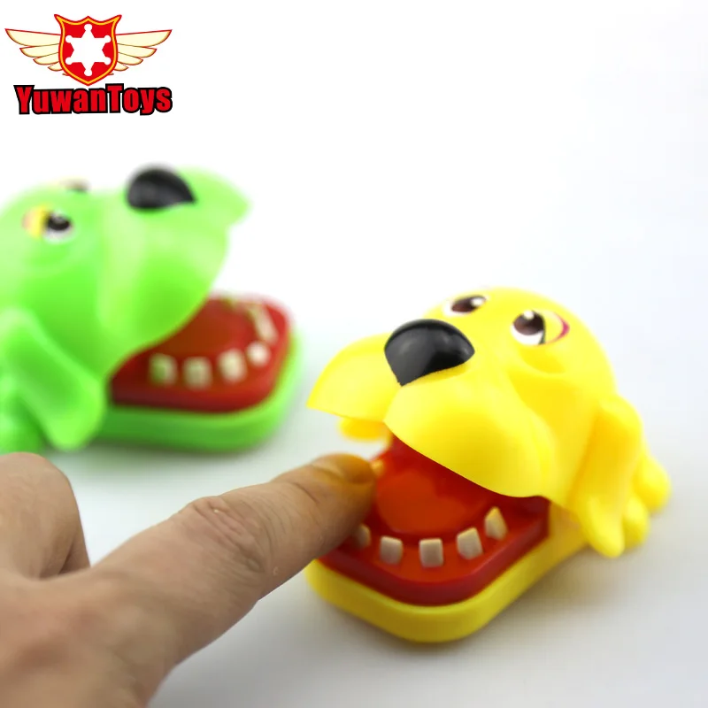 Новый большой бульдог крокодил акула рот дантиста кусает за палец игра забавная