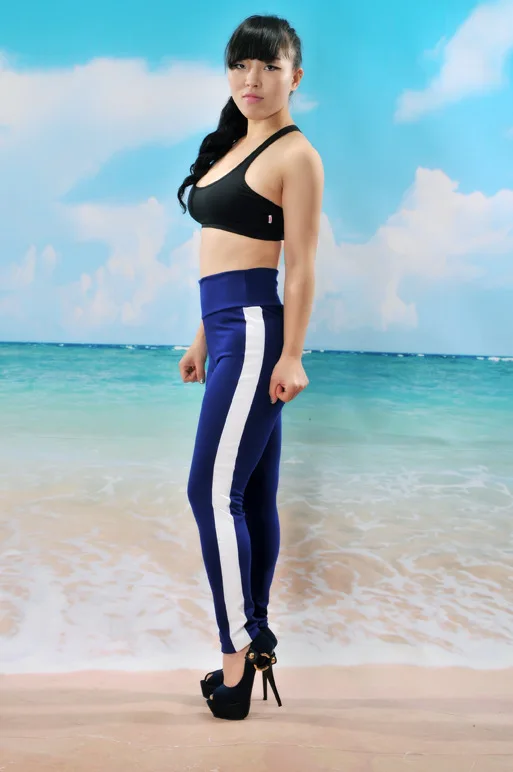 Новинка цветные леггинсы из искусственной кожи в полоску с боковой вставкой