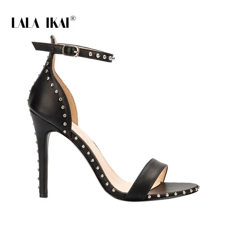 Black LALA IKAI/женские босоножки на высоком тонком каблуке; сезон лето; пикантные вечерние туфли из искусственной кожи с заклепками и открытым носком; sandalia feminina; 014C1845-45 - Цвет: Black