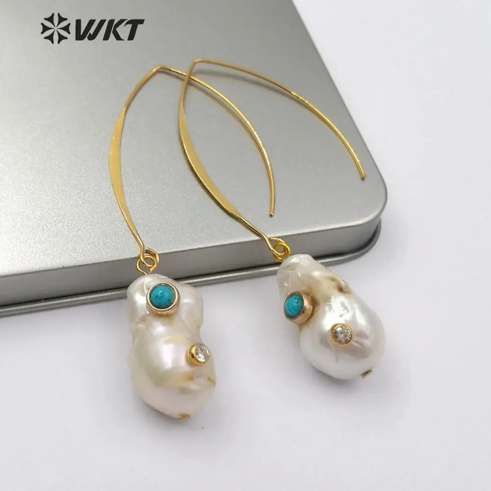 Pendiente de Perla Barroca WT-E527 para mujer, aretes de perla blanca con doble gema, colgante de alambre para la oreja, joyería de perlas naturales
