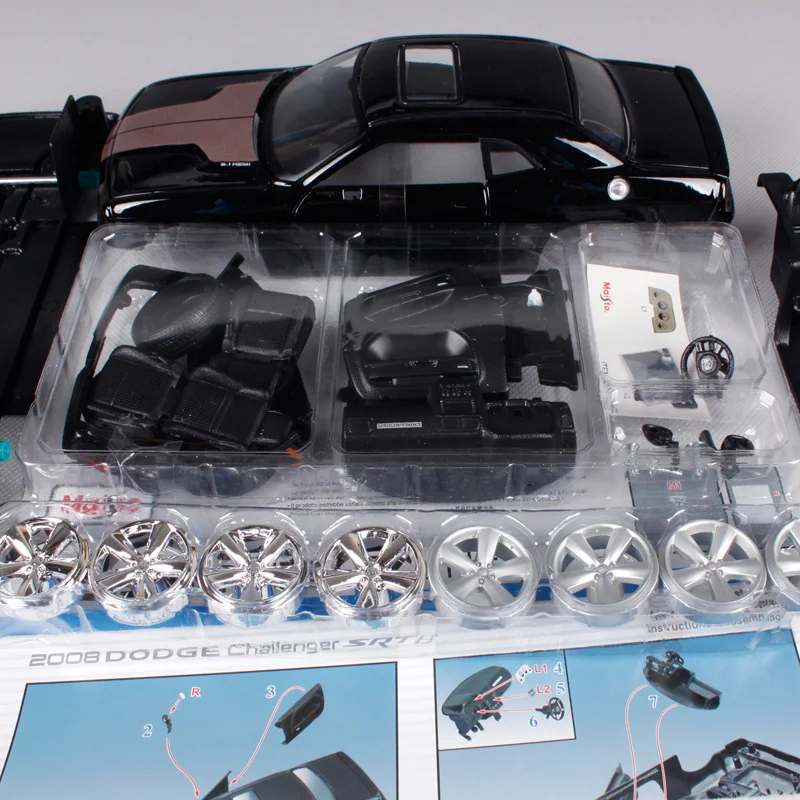 Модель автомобиля Maisto 1:24 2008 Dodge Challenger SRT8 сборная литая модель игрушка для детей