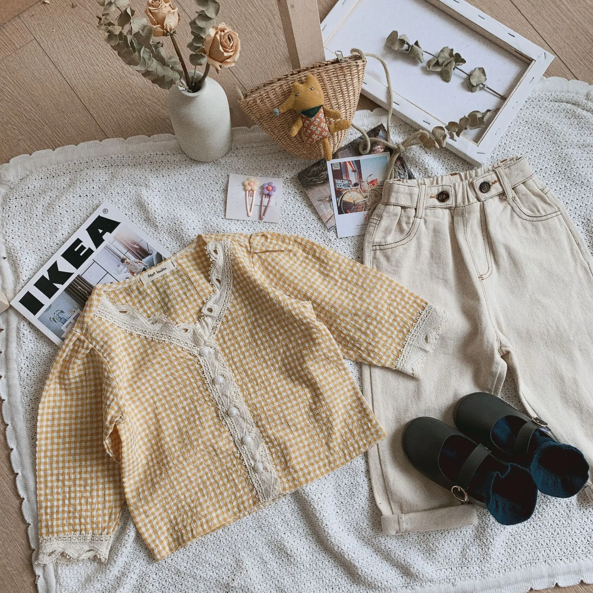 Lace Pearl Button Shirt for Infant Baby Cotton Bubble Lattice Fabric Girls Cotton Blouses Outfit Lace V Collar Chidlren Blouses