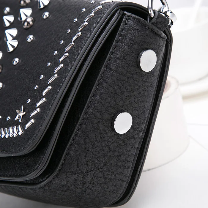 

2018 new women spring/summer multi compartment rivet bag shoulder Messenger bag casual fashion female handbag