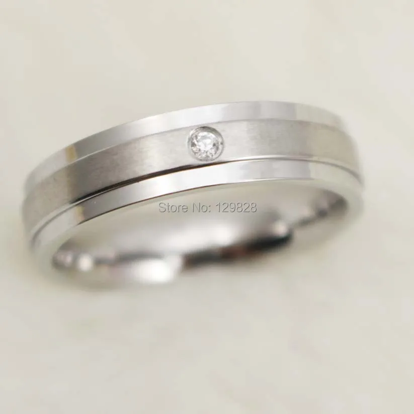 Модное обручальное кольцо серебряного цвета с фианитом высокого качества для