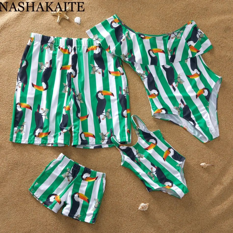 NASHAKAITE, Семейный комплект, купальный костюм, зеленые принты животных из мультфильмов, Цельный купальник, мама и я, купальный костюм, мужские пляжные шорты для мальчиков