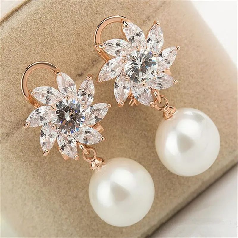 Роскошные серьги гвоздики золотого цвета с цветком и циркониевым камнем для