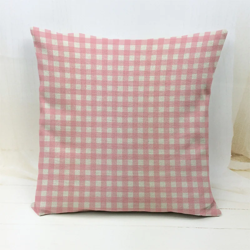 Наволочки с геометрическим рисунком красные и белые в клетку синий фон принтом