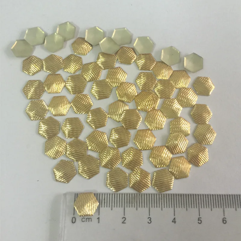 300pcs/lot 10mm Gold Metal Cutting Nailheads Hexagonal/Football Shaped HotFix FlatBack With Glue Heat Transfer Use For Garment | Дом и сад