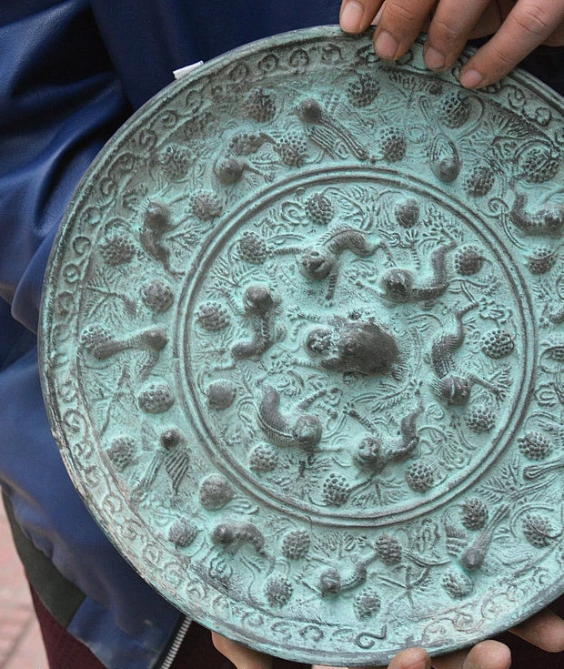 Rare Chinese Bronze Pure Copper Beast Wealth Emboss Statue Ancient Mirror | Дом и сад
