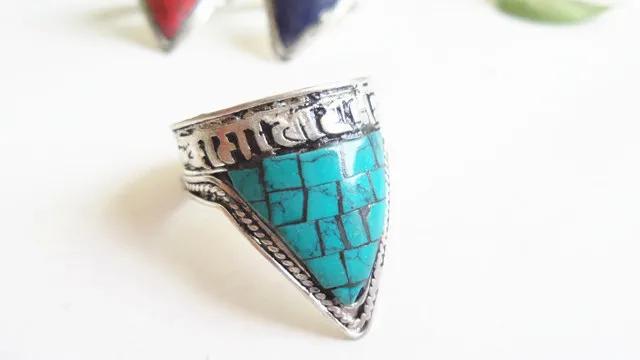 R041 Тибетские мантры кольца-Амулеты для мужчин медь, инкрустированная камнем треугольное Открытое кольцо