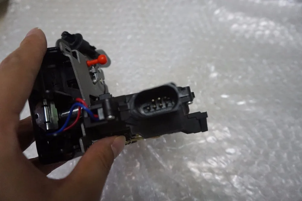 Бесплатная доставка задний левый привод защелки дверного замка для audi C5 A6 Avant allroad